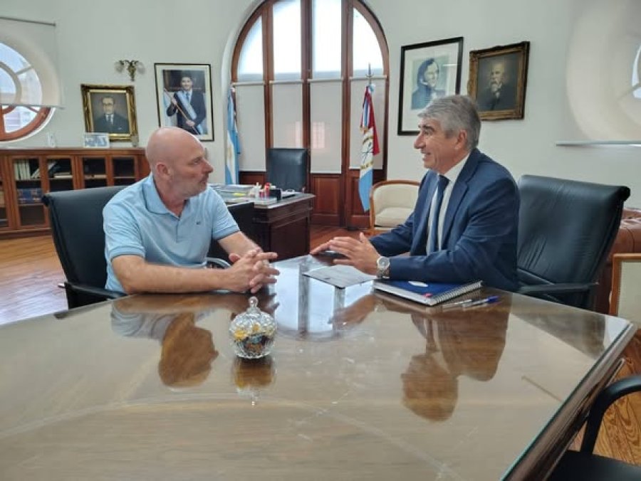 Javier Canavese y Fabi&aacute;n Bastia durante el encuentro.