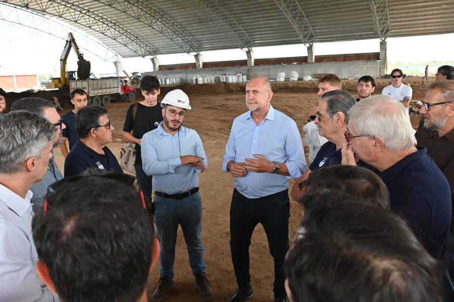 DE VISITA. El rafaelino Omar Perotti, junto a otros funcionarios, destacaron el avance de las obras de los ODESUR que se desarrollar&aacute;n en septiembre en nuestra ciudad.