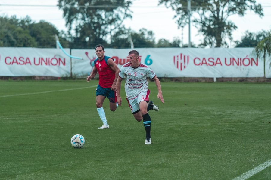 SUMANDO MINUTOS. Sebasti&aacute;n Acu&ntilde;a, uno de los laterales del Le&oacute;n.