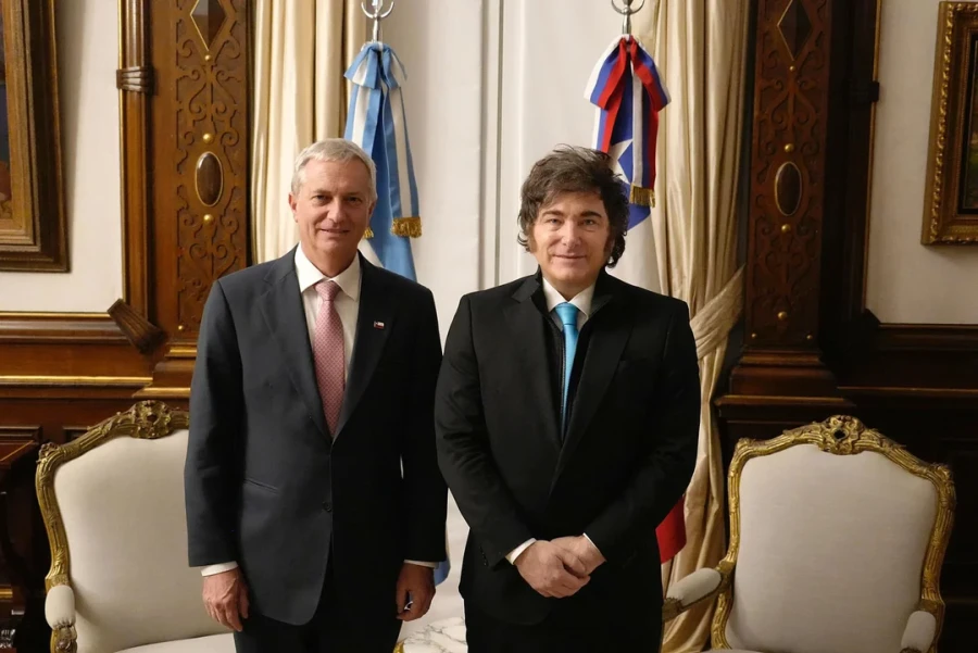 El presidente Javier Milei junto a su par de Chile, Antonio Kast.