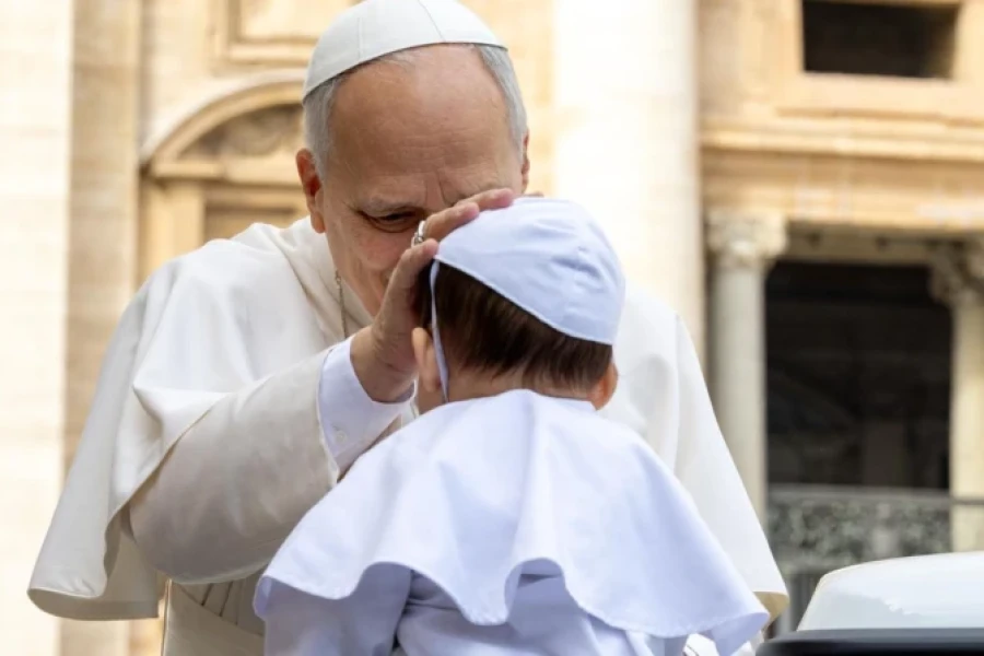 El Papa pronunci&oacute; su catequesis ante cientos de peregrinos en la Plaza de San Pedro.