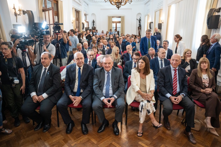 La apertura del A&ntilde;o Judicial se realiz&oacute; en el Sal&oacute;n de Actos de la Corte Suprema santafesina ante la presencia de autoridades de los tres poderes del estado y diversas instituciones. (FOTO PRENSA PODER JUDICIAL SF)
