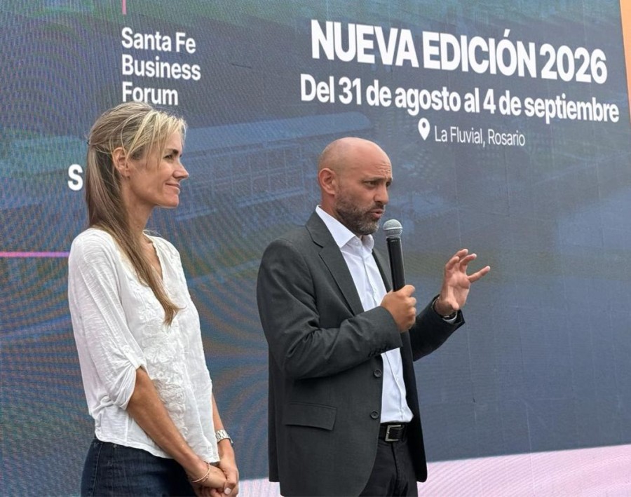 La secretaria de Comercio Exterior, Georgina Losada y el ministro de Desarrollo Productivo, Gustavo Puccini, al presentar la edici&oacute;n 2026 de Santa Fe Business Forum en Expoagro.