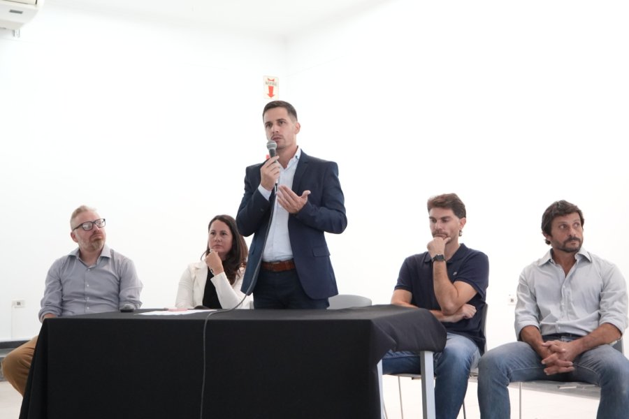 EN EL VIEJO MERCADO. El intendente brind&oacute; detalles de las obras de refacciones que se est&aacute;n llevando a cabo en los Ex Almacenes Ripamonti.