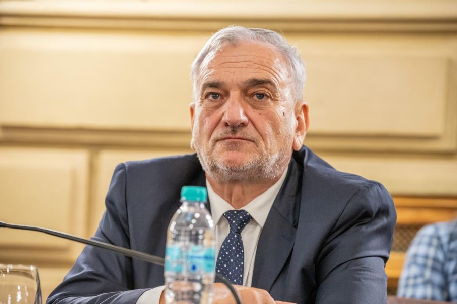 POSTURA. El senador Alcides Calvo destac&oacute; que la reforma permitir&aacute; ordenar las administraciones locales y modernizar el Estado provincial.