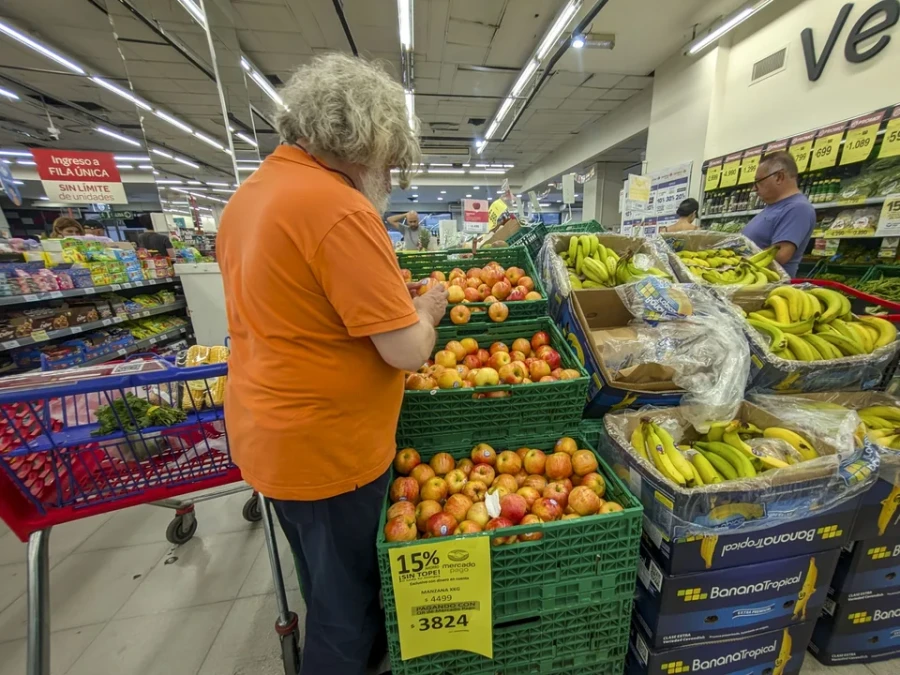 Una familia debe ganar US$1.000 para no caer en la pobreza.