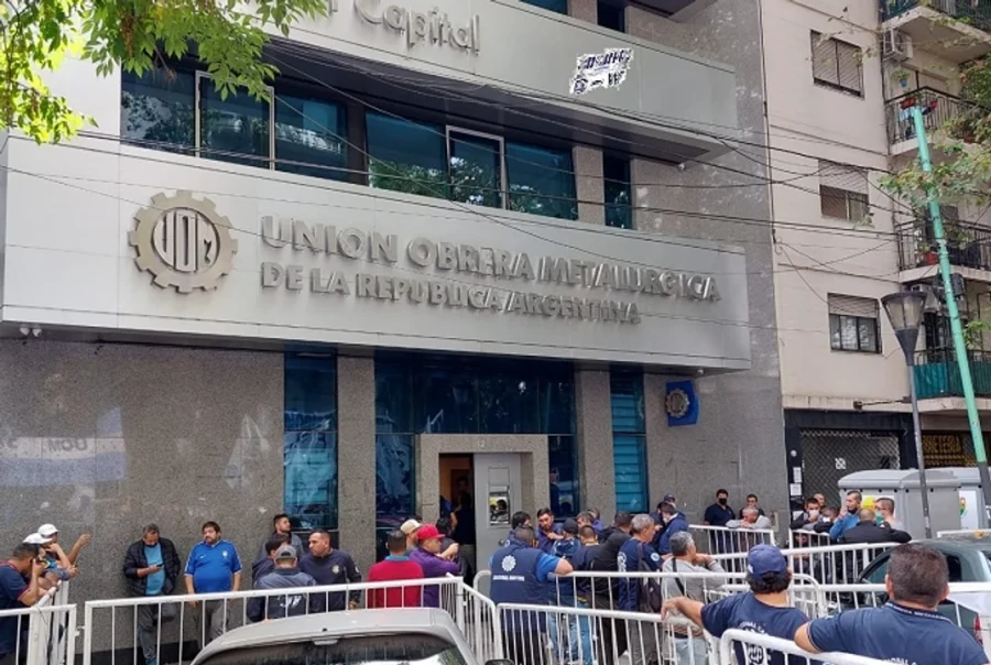 La Justicia allana la sede de la UOM en la Ciudad de Buenos Aires.