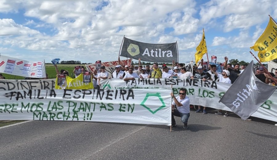 Los trabajadores y sus familias, con el respaldo de ATILRA, redoblaron la apuesta de sus reclamos con una concentraci&oacute;n en la Ruta 34, a la altura del acceso a Lehmann.