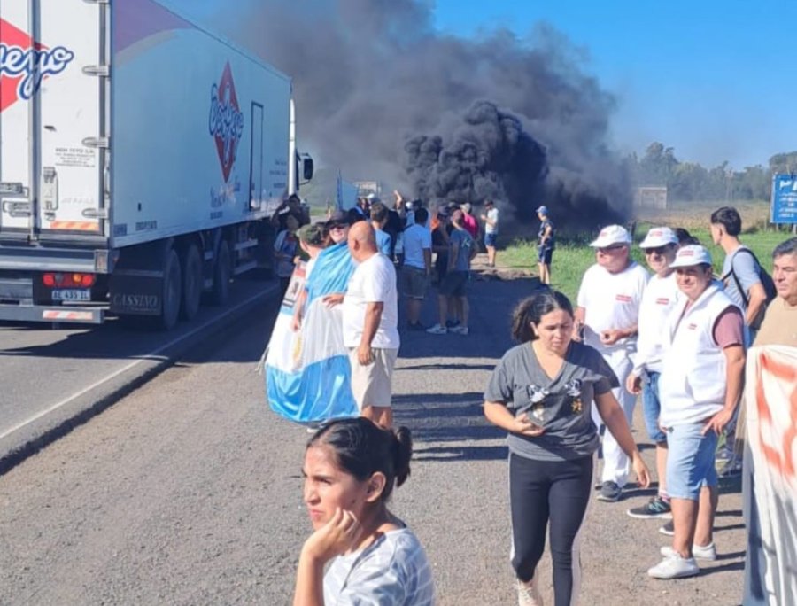En medio de una situaci&oacute;n dram&aacute;tica, los trabajadores de Ver&oacute;nica marcharon hasta la Ruta 34.
