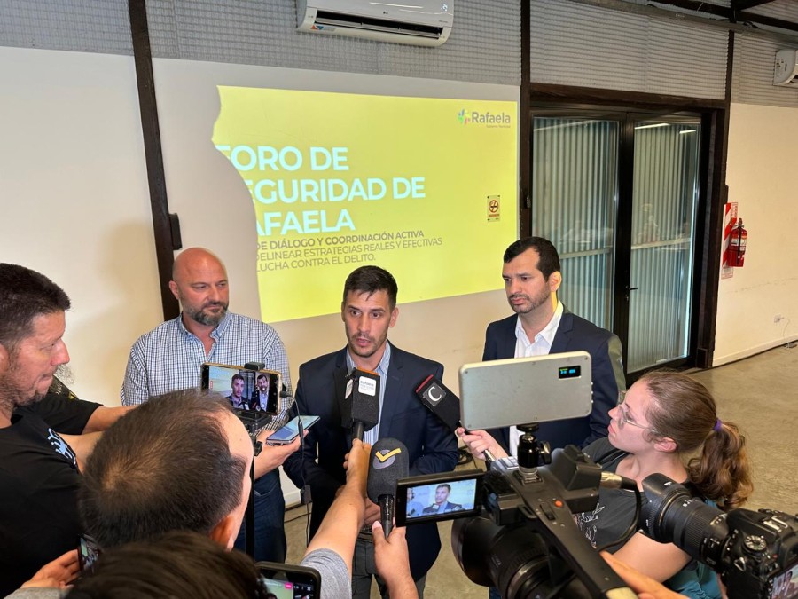 Sebasti&aacute;n Ranca&ntilde;o, Leonardo Viotti y Juan Manuel Mart&iacute;nez Saliba durante la rueda de prensa antes de la reuni&oacute;n del Foro.