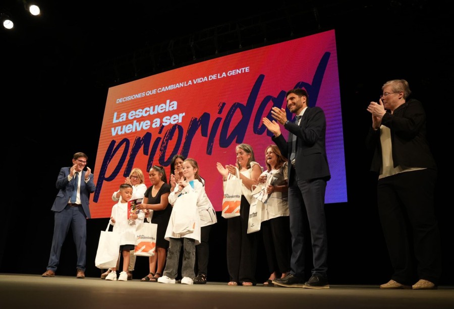 El gobernador Maximiliano Pullaro encabez&oacute; un encuentro ampliado del Gobierno que lidera.