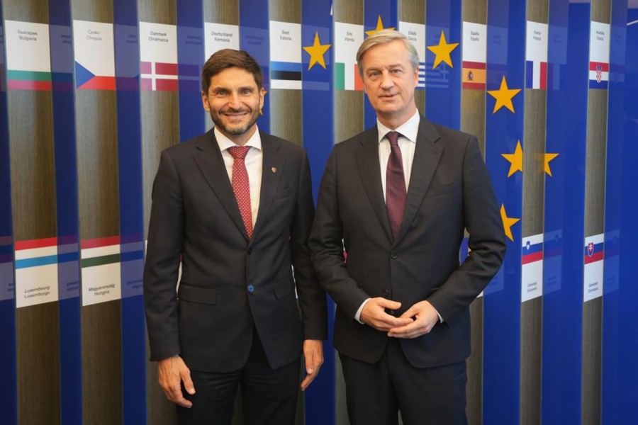 El gobernador de Santa Fe, Maximiliano Pullaro el embajador de la Uni&oacute;n Europea en la Argentina, Erik H&oslash;eg.
