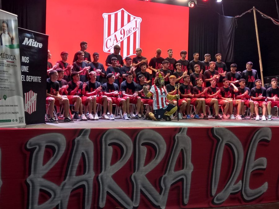 LEONES. El plantel que está listo para iniciar otro duro torneo.