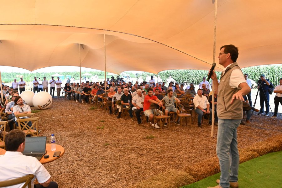 El Director Ejecutivo de la Cooperativa Guillermo Lehmann, Gonzalo Turri, al brindar su mensaje ante los participantes de la Expo Lehmann. (FOTO CGL)