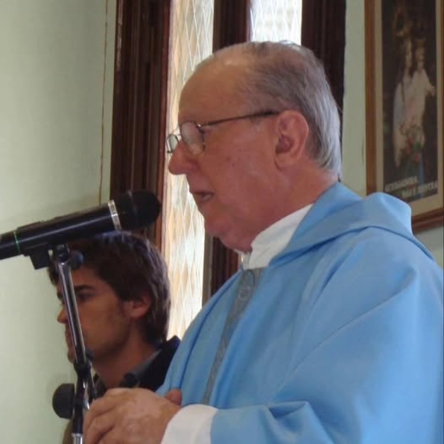 Padre Edgardo Marcelo Zenklusen.