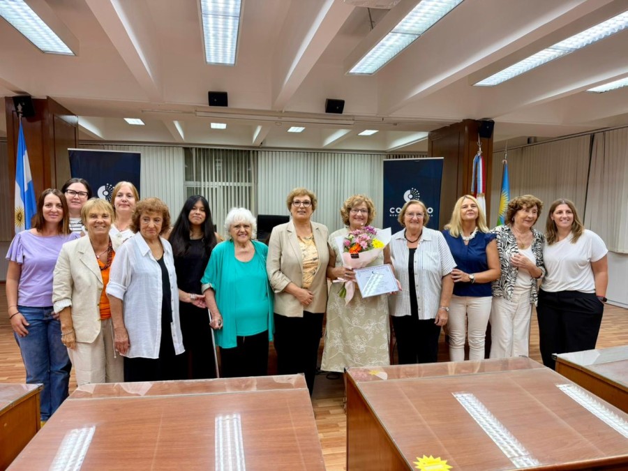La presidente del Concejo Mabel Fossatti junto a las integrantes de Grupo G.A.M.A. de la Sociedad Rural de Rafaela. (FOTO PRENSA CONCEJO)