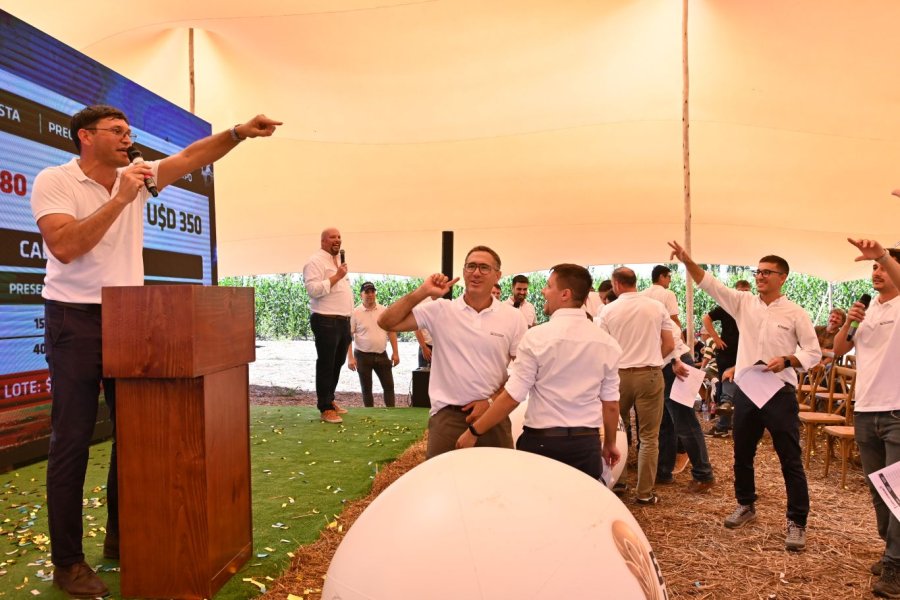 Uno de los momentos centrales de la Expo Lehmann fue el remate de packs agr&iacute;colas. (FOTO CGL)