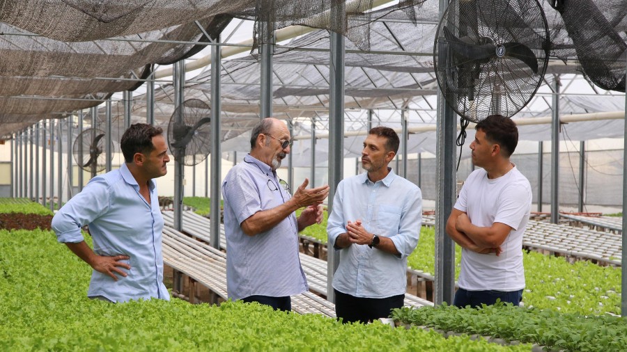 Intendentes del sur santafesino durante la visita a uno de los emprendimientos productivos.