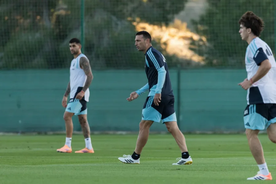 Lionel Scaloni durante un entrenamiento de la Selecci&oacute;n argentina.