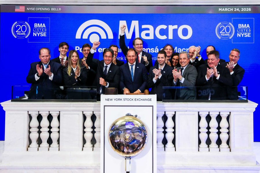 El presidente de Banco Macro, Jorge Brito, encabez&oacute; la delegaci&oacute;n que celebr&oacute; los 20 a&ntilde;os en la Bolsa de Nueva York.