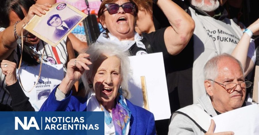 MULTITUDINARIA MARCHA. Con la presencia de Estela de Carlotto, organismos de derechos humanos reafirmaron la cifra de 30 mil desaparecidos en Plaza de Mayo.