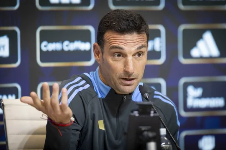 SCALONI. Va delineando la formaci&oacute;n.