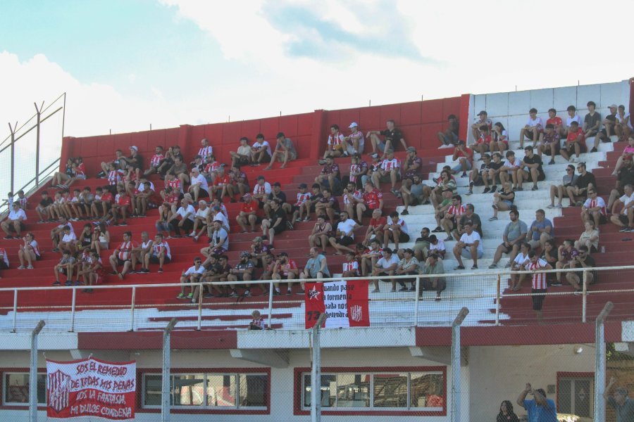 LLEGA LA HORA. Los hinchas se preparan para el debuta del equipo como local.