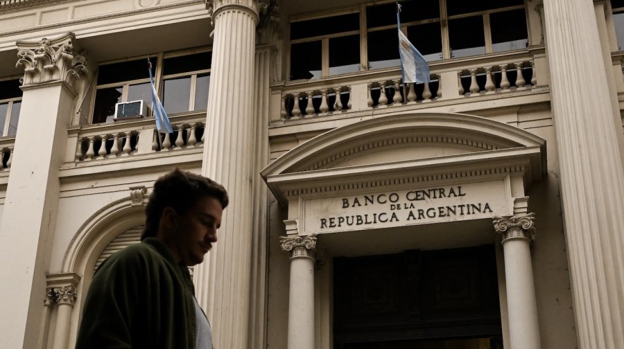 DISPOSICION. El Banco Central decidi&oacute; bajar cinco puntos los encajes bancarios a partir de abril, para que haya m&aacute;s dinero circulando y capacidad prestable por parte de los bancos.