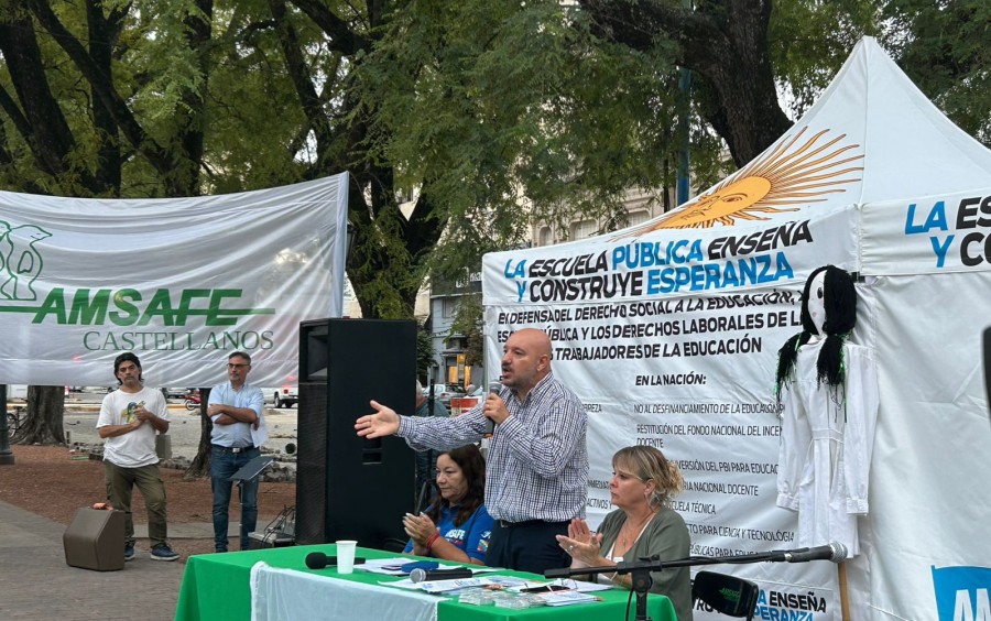 La Carpa Blanca comenz&oacute; el viernes pasado en Reconquista y prev&eacute; llegar a los 19 departamentos santafesinos.