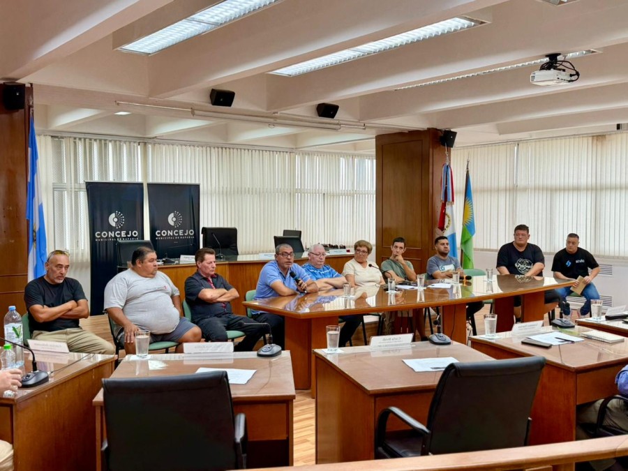 Los concejales recibieron a los trabajadores en la sala de sesiones del &oacute;rgano legislativo local.
