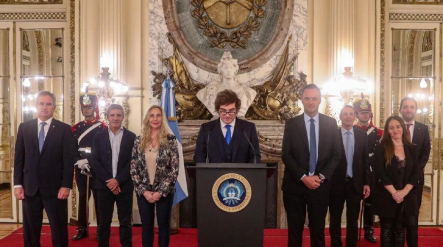 EN CADENA NACIONAL. Javier Milei dej&oacute; un claro menaje y celebr&oacute; el fallo por YPF con cr&iacute;ticas a Cristina Kirchner y Kicillof.