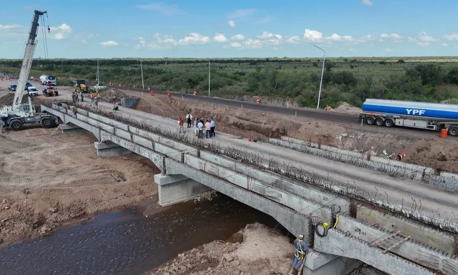 Un instante de la recorrida efectuada por el legislador.l