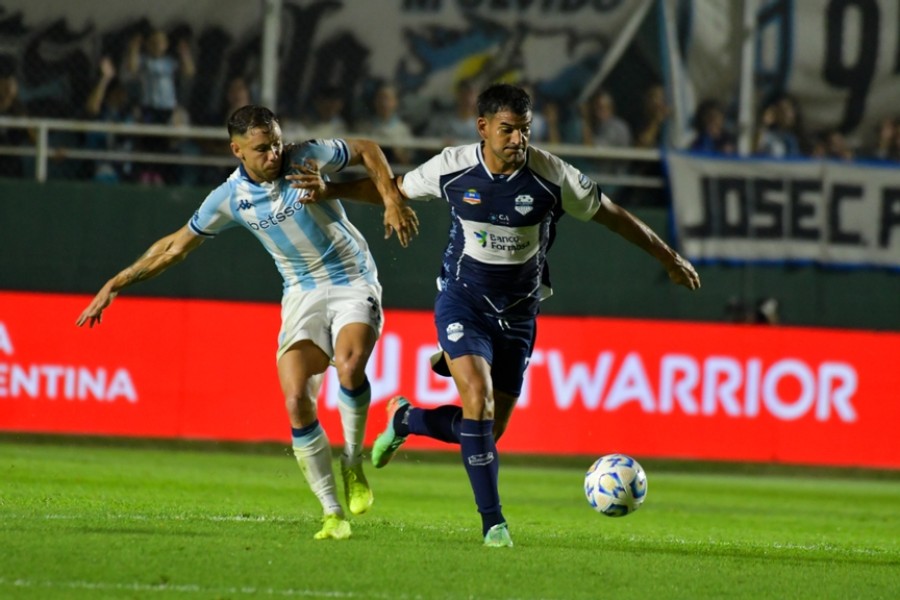 CON ESFUERZO. Racing tuvo que batallar ante el equipo del Federal A.
