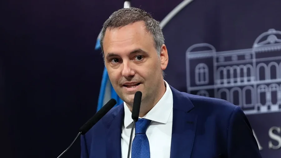 La Justicia investiga el financiamiento de los viajes de lujo de Adorni y allan&oacute; la TV P&uacute;blica en busca de contratos irregulares.