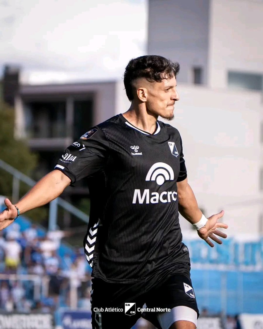 TRES PUNTOS. El festejo de Juli&aacute;n L&oacute;pez para Central Norte ante Gimnasia y Tiro.