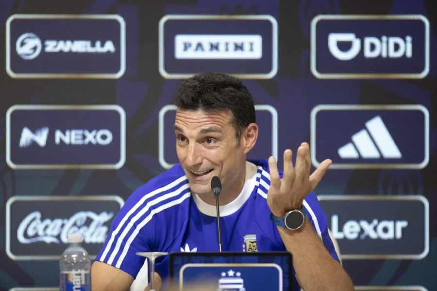 AUTOCRITICA. Scaloni valor&oacute; que los propios jugadores se hayan dado cuenta del flojo partido con Mauritania.