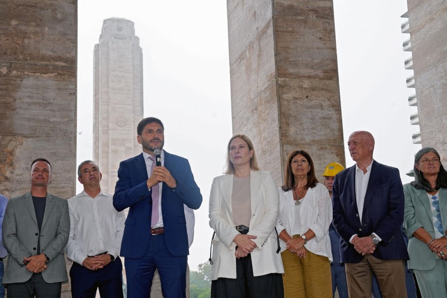 Acta de inicio para reactivar la puesta en valor del Monumento Nacional a la Bandera.