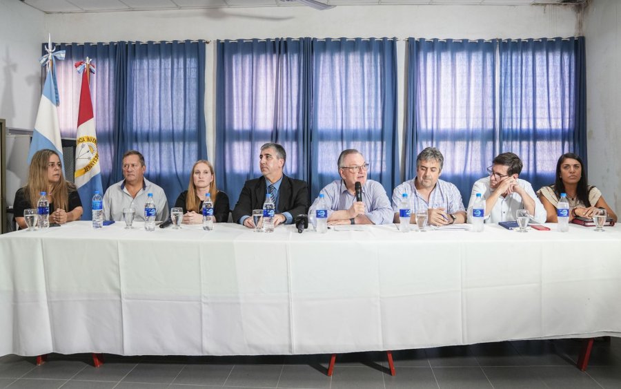 EN SAN CRISTOBAL. Autoridades provinciales se trasladaron a la ciudad junto a equipos especializados para asistir a las familias y acompa&ntilde;ar a la comunidad educativa.