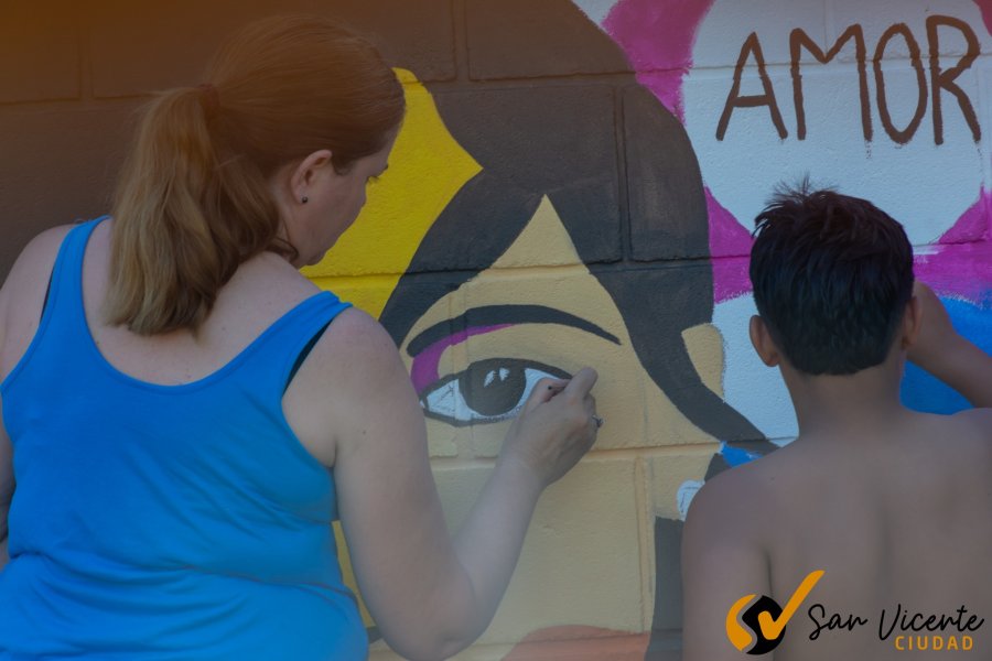 El mural fue elaborado en el paseo p&uacute;blico.