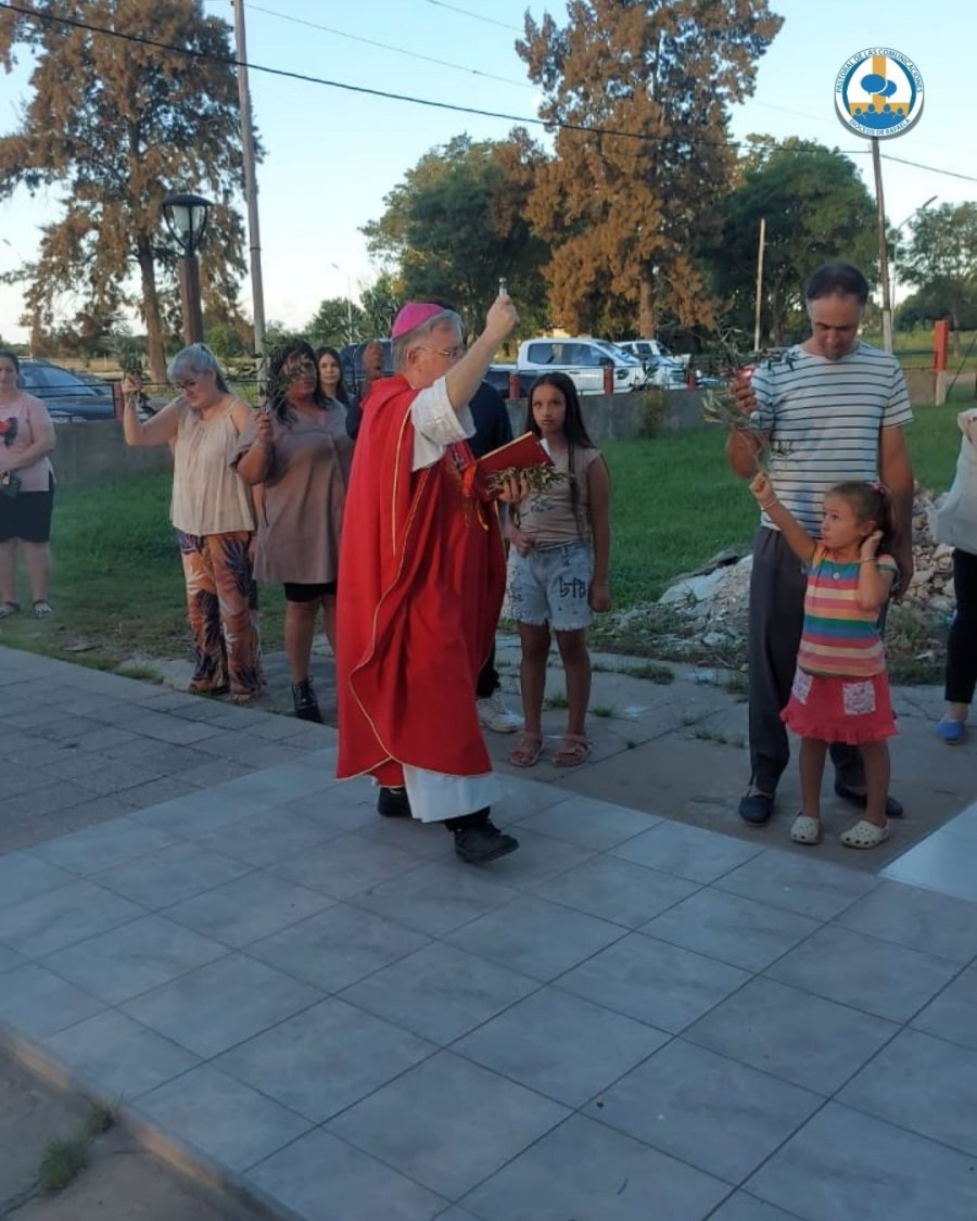 Bendici&oacute;n de ramos en una de las comunidades norte&ntilde;as.