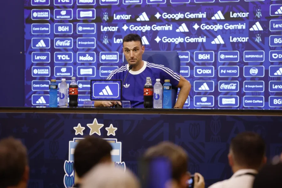 Lionel Scaloni en conferencia de prensa.