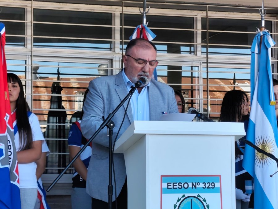 El intendente, Oscar Mart&iacute;nez durante su mensaje.