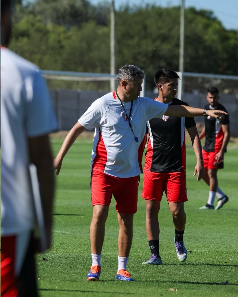 DIEGO FLORES. El entrenador de la Gloria.