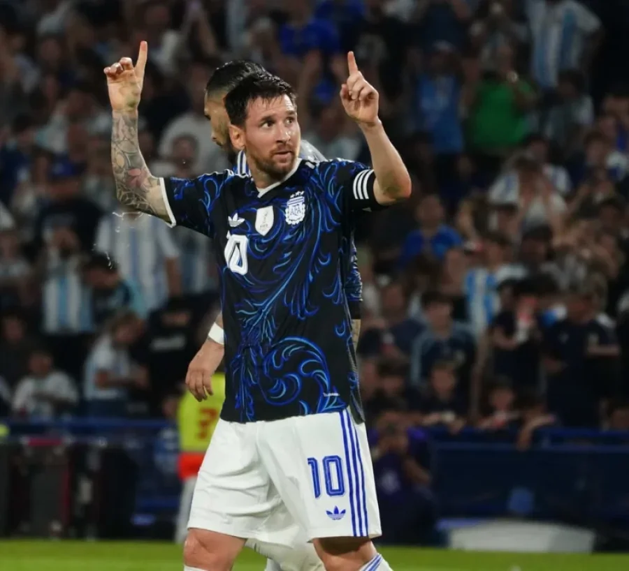 Lionel Messi festeja su gol en el triunfo del combinado argentino ante Zambia.