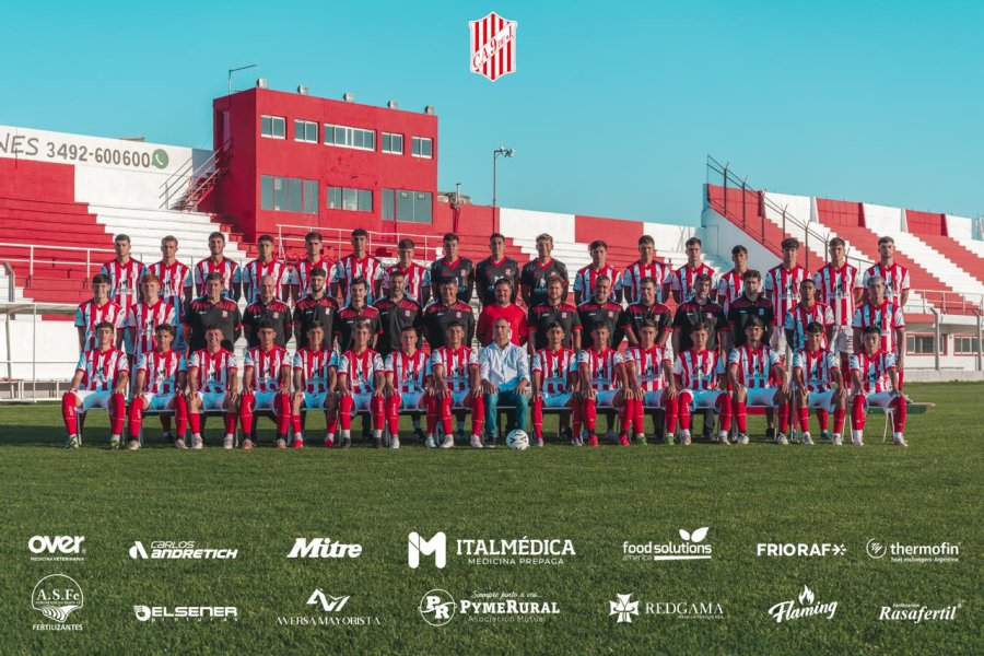 CLASICO MOMENTO. Todo el plantel que ya est&aacute; afrontando el Federal A 2026.