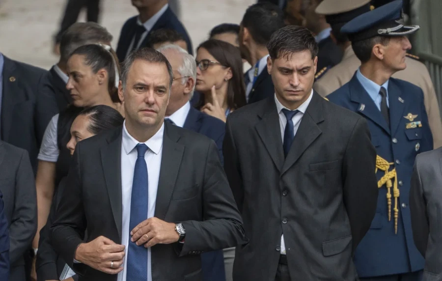 El jefe de Gabinete, Adorni, durante el acto de 2 de abril.