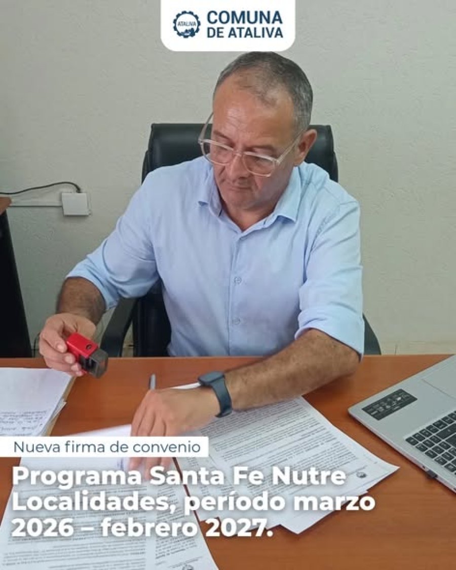 Jos&eacute; Alvarez al momento de suscribir el acuerdo.