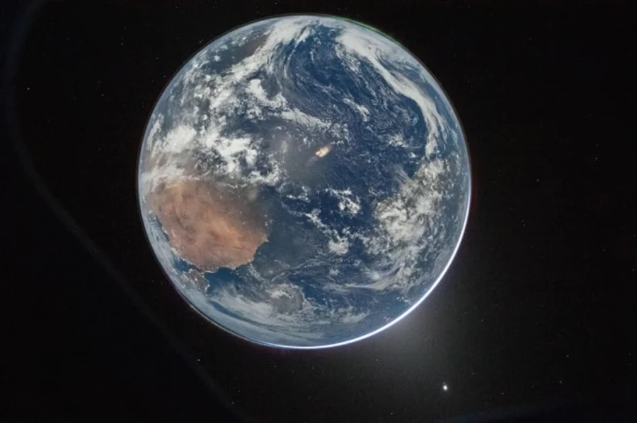Las im&aacute;genes tomadas desde la c&aacute;psula Ori&oacute;n por el comandante de la misi&oacute;n, Reid Wiseman, muestran distintas vistas de nuestro brillante planeta azul.