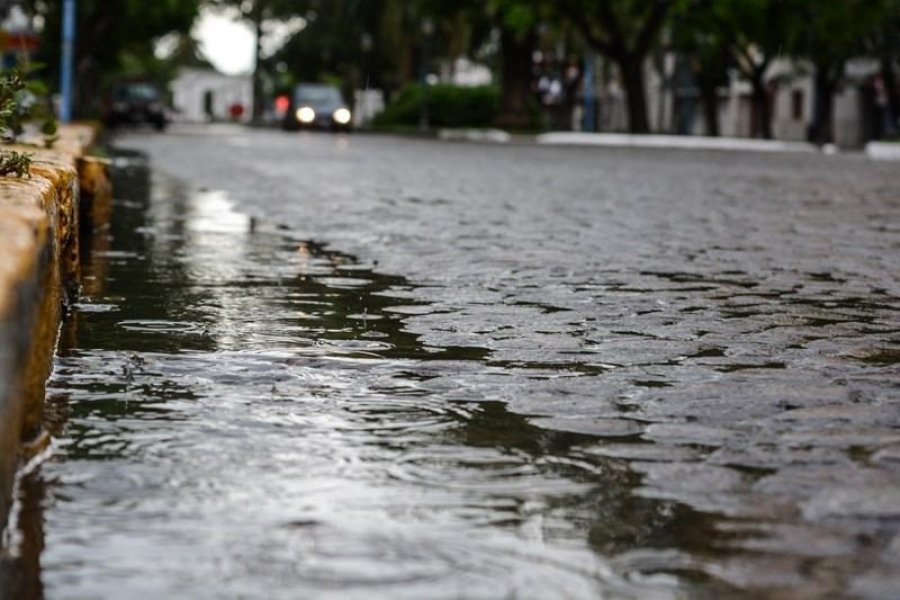 MEDIDAS PREVENTIVAS. El municipio recomienda no sacar los residuos domiciliarios durante este fin de semana mientras persistan las lluvias.