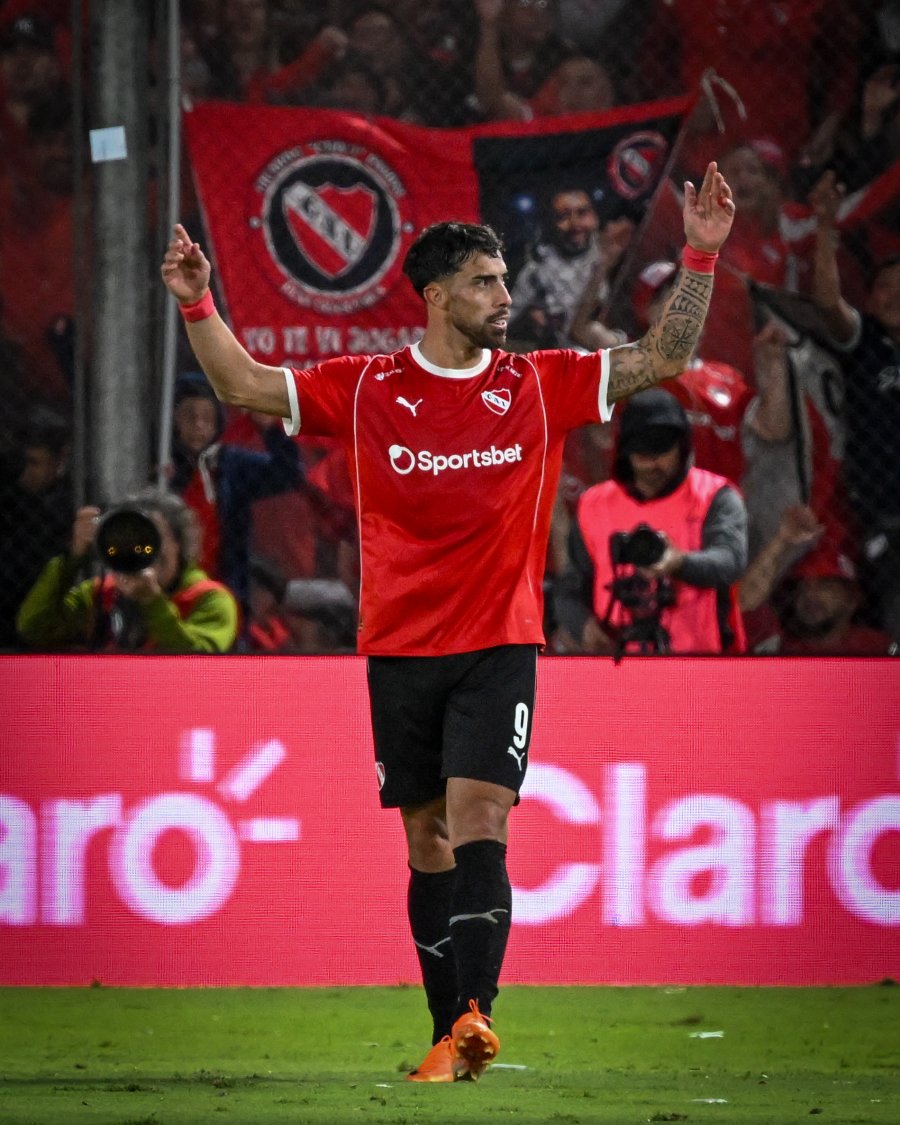 ARTILLERO. Otra vez apareci&oacute; Avalos para el Rojo.